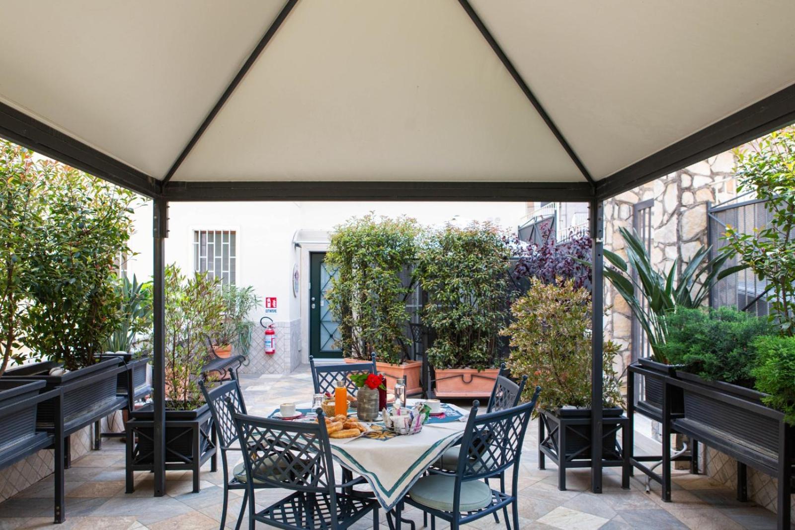 Little Rock Guest House Gaeta Bagian luar foto